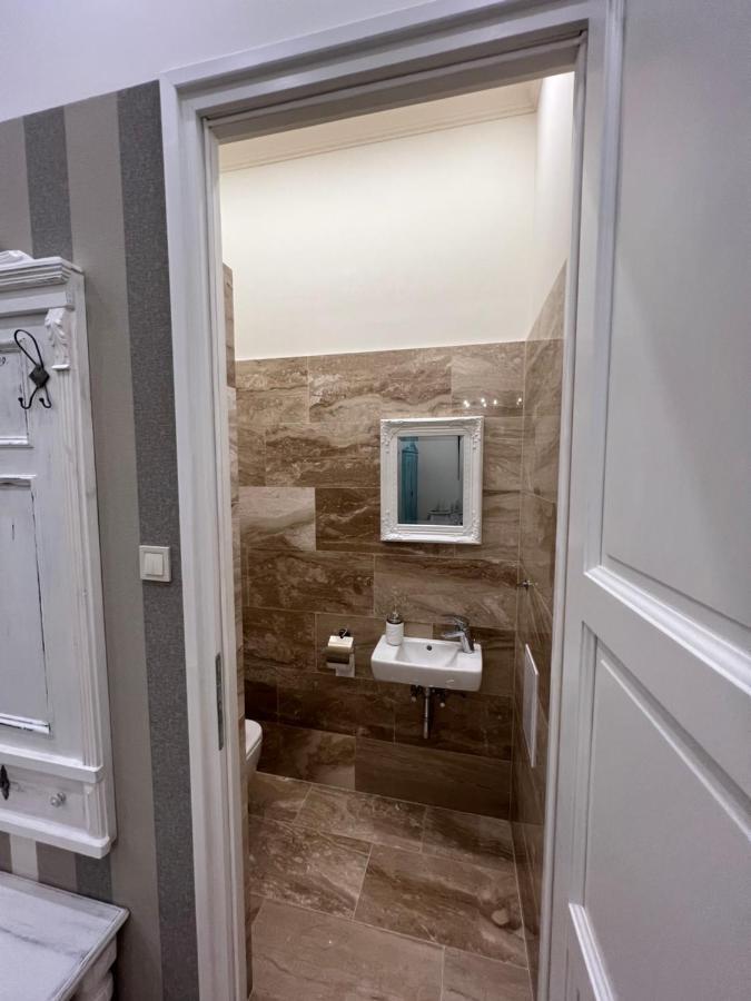 Kalitka Apartman Eger Exteriör bild